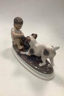 Dahl Jensen Figur af Glathåret foxterrier i leg med dreng No 1072 - Danam Antik