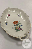 Bing og Grøndahl Saksisk Blomst, Creme Bladformet Fad No. 199