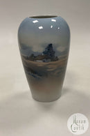 Lyngby Porcelæn Vase med Bondegård No. 128-2/76