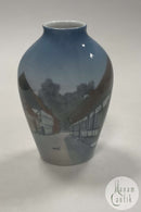 Bing og Grøndahl Vase med gamle huse No. 1302/6238
