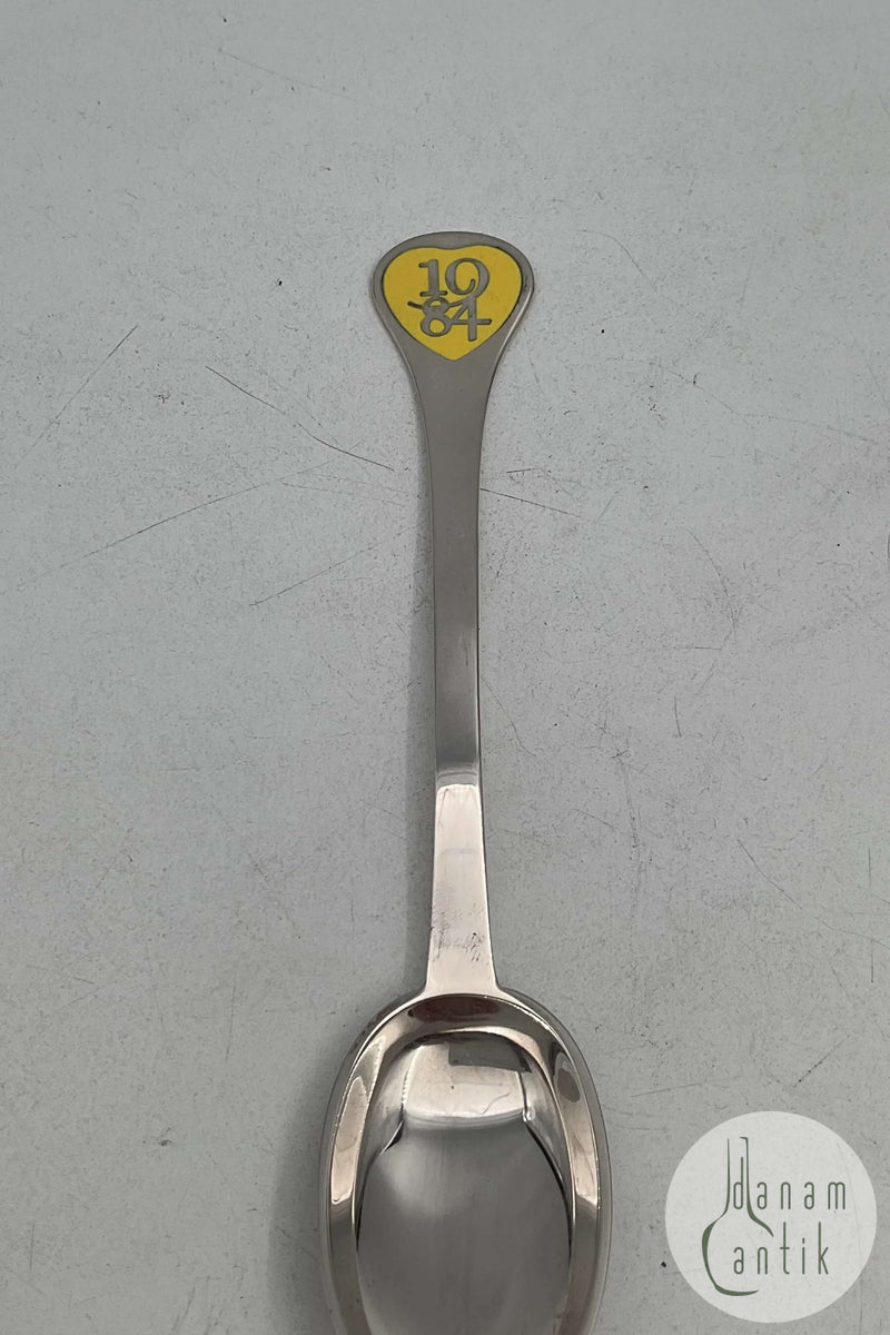 Hans Hansen Sterling Sølv Årsske 1984. Med Hjerte i gul emalje