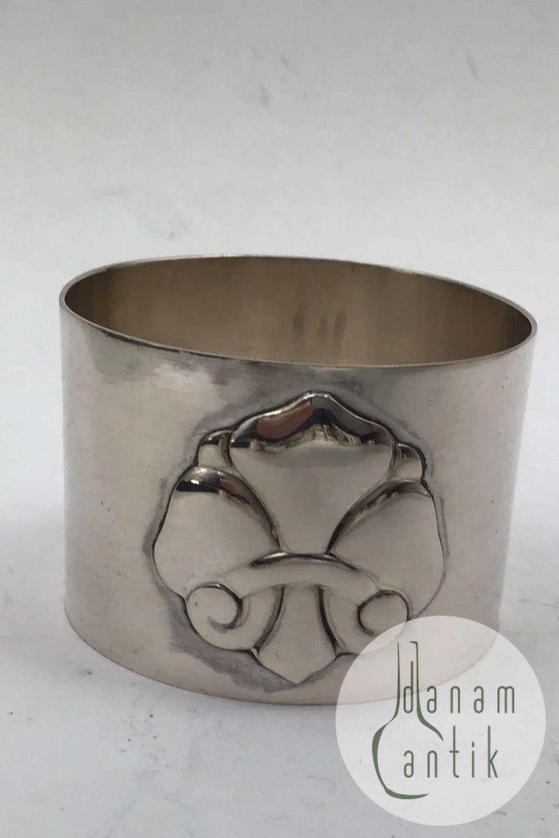 Dansk Arbejde Sølv Fransk Lilje Servietring (1920)