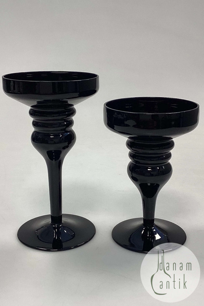 Et par Lysestager i sort glas