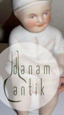 Porcelæns figur af lille dreng på potten