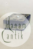 Sèvres Rombeformet blå porcelænsæske med tinmontering og opal/opallignende sten