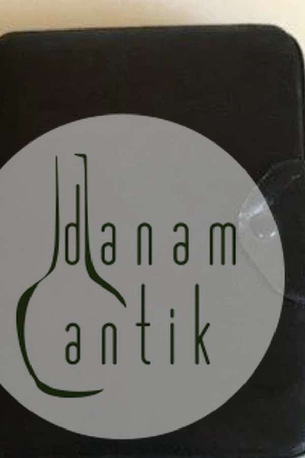 Nagelset/Pediküre-Set im Etui mit schwarzem Skai überzogen. Griffe der Beine