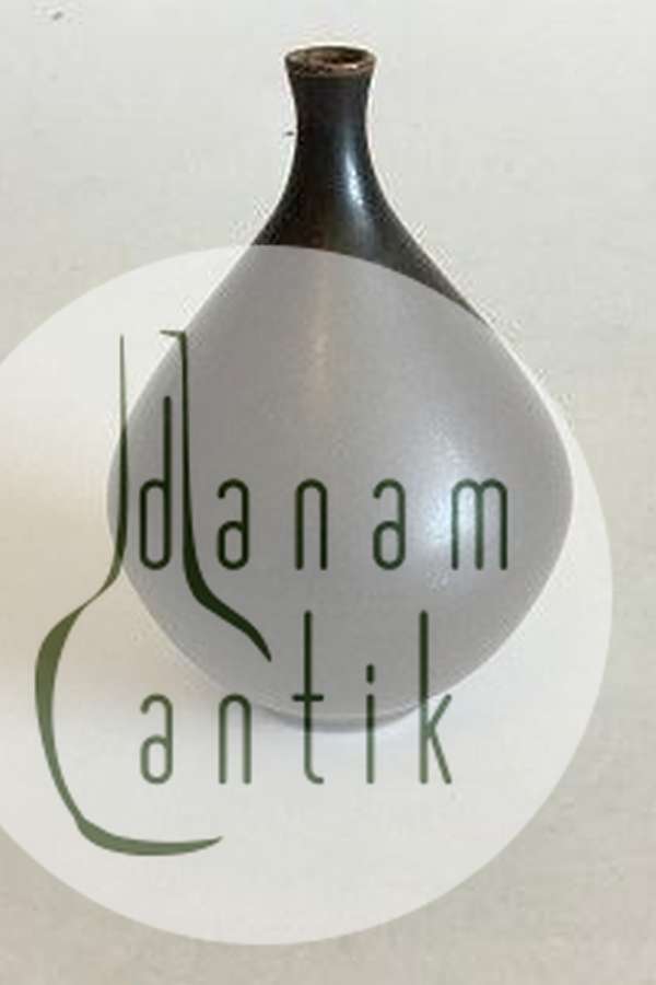 Höganäs Sortbrunglaseret vase No 1031