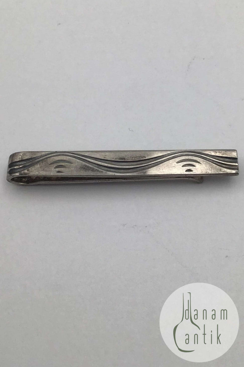 N.E. From Slipsenål i Sterling Sølv