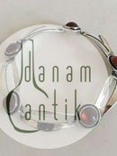 N.E. From armbånd af sterling sølv og rav.