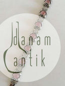 N.E. From スターリングシルバーにピンククォーツをあしらったブレスレット。