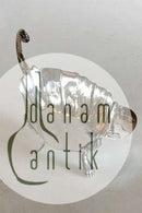 Silbernes Sahnekännchen auf drei Beinen