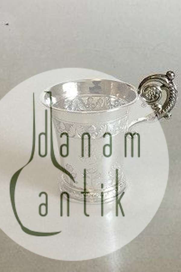 Lille Sølvbæger med hank