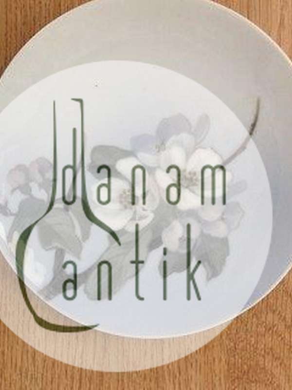 Royal Copenhagen Art Nouveau Vægtallerken med blomster No 82/1117