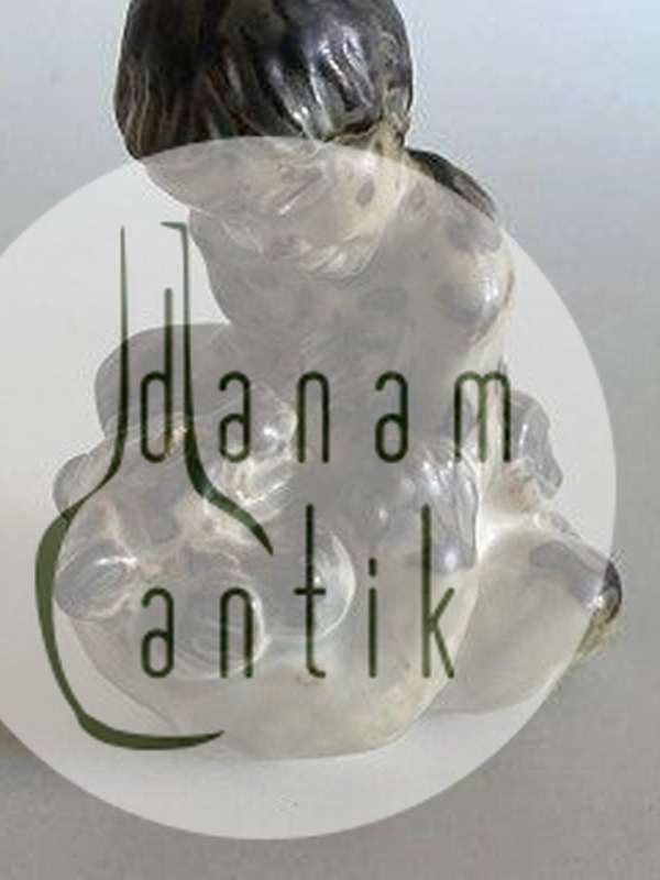 Royal Copenhagen Stentøjs Figur af Barn med Bjørn No 20245