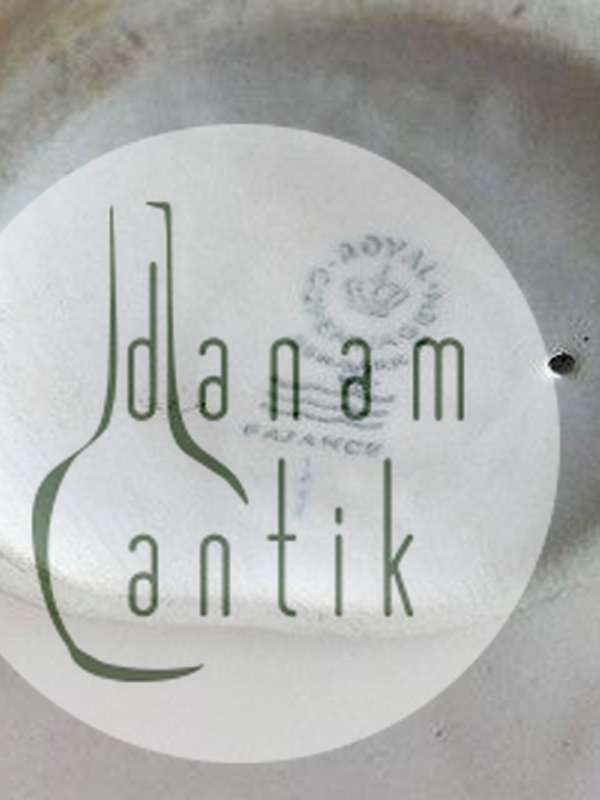 皇家哥本哈根铝质陶器中的猫头像&