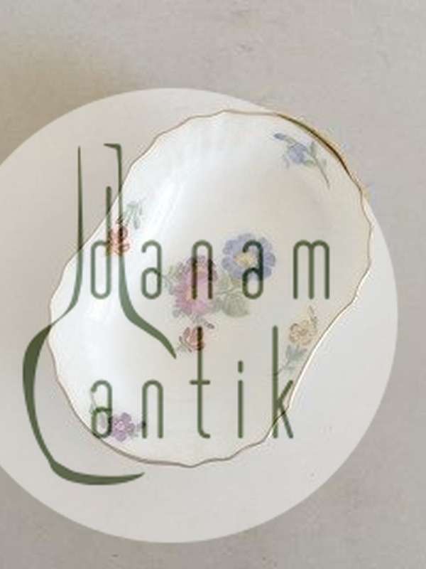 Royal Copenhagen Light Saxon Flower Tray / Salt Dish No 1802