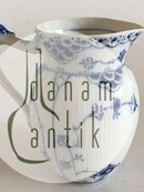 Royal Copenhagen Blaues geriffeltes Milchkännchen mit halber Spitze Nr. 561