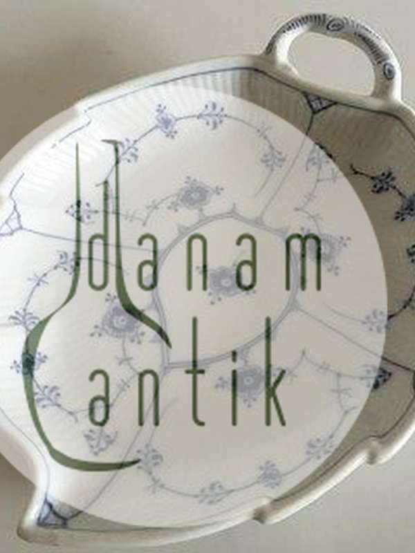 Royal Copenhagen Musselmalet Riflet Bladformet Kagefad No. 145