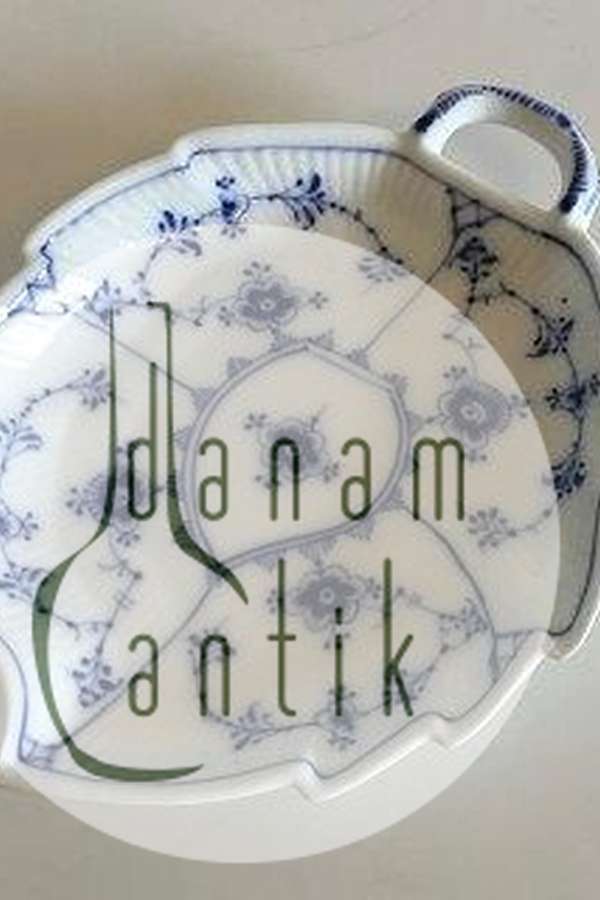 Royal Copenhagen  Musselmalet Riflet Bladformet Asiet No. 143