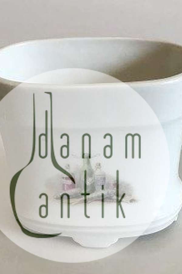 Royal Copenhagen Urtepotteskjuler/Vase med bymotiv i overglasur. Fra ca. 1890. PMN