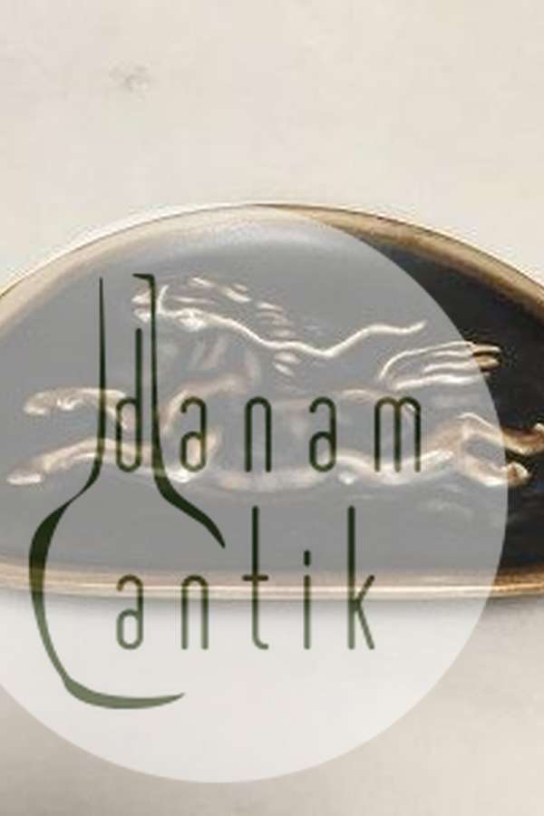 Royal Copenhagen Halvmåneformet stentøjsaskebæger med løbende hest No 21665