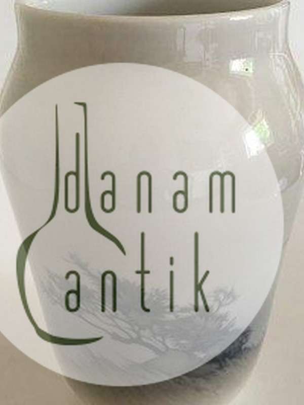 皇家哥本哈根第2253/1217号花瓶，带有两个白鸭子的风景图案