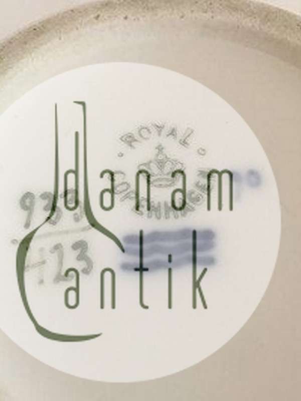 Royal Copenhagen Vase No 933/423 med Hvide Roser