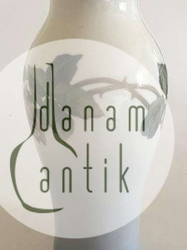 Royal Copenhagen Vase No 1393/244 med Rose Motiv