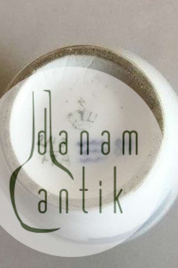 Royal Copenhagen Art Nouveau vase dekoreret med Kaniner No 243/47A