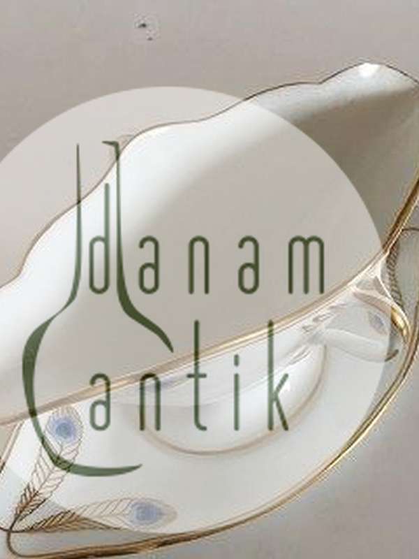 Royal Copenhagen No 118 Sauceboat with Handles w. Golden Peacock Feather Ornament