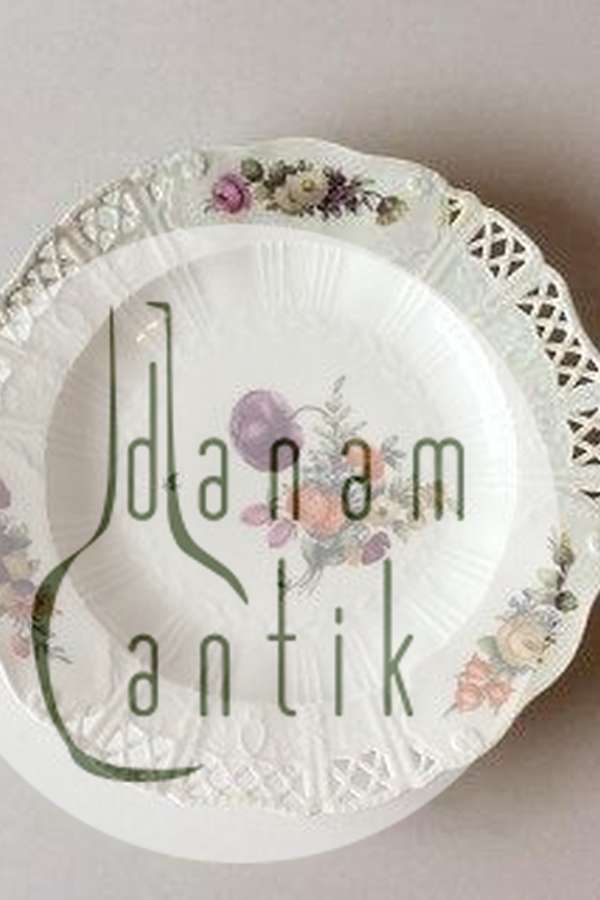 Royal Copenhagen Saksisk Blomst Middags-/Frugttallerken i luksusmodel med gennembrudt kant.