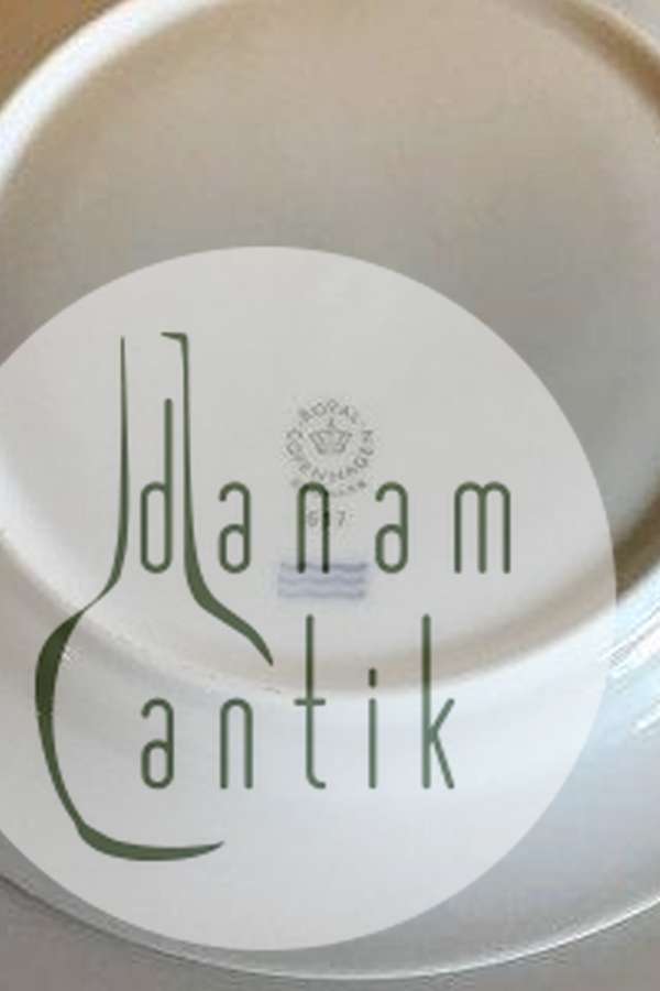 Royal Copenhagen Alev Siesbye, Hvid/Leda Kagetallerken No 617