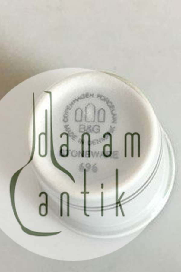 Bing og Grøndahl Stentøj Columbia Æggebæger No. 696