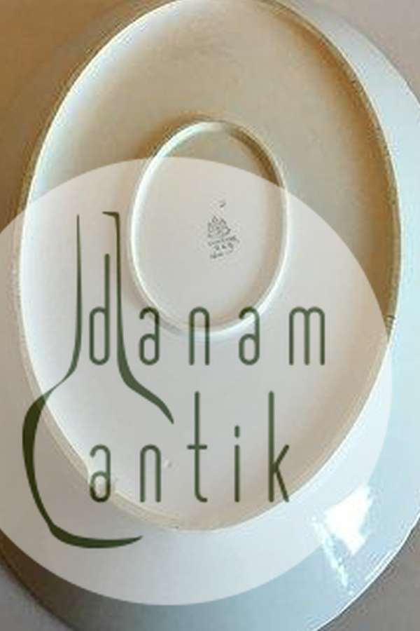 Bing & Grøndahl Ovalt fad No 15 Stel med grøn dekoration med guld på form 507(Herregaard)