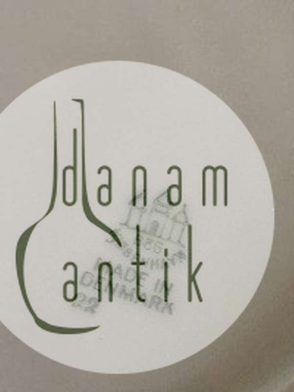 Bing Grondahl Egmont Deep Plate No 22。白色带酒红色边缘和金线