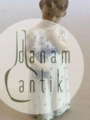 皇家哥本哈根第3539号穿睡衣的女孩和娃娃的小雕像