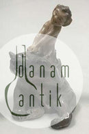 ロイヤルコペンハーゲン 熊の耳を引くフォーン像 No 1804