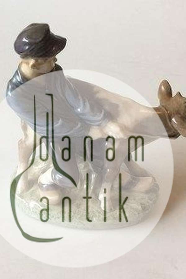 Royal Copenhagen Figur Dreng med Kalv No. 772