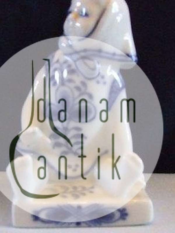 ロイヤルコペンハーゲン フィギュリン シッティングガール No 4793