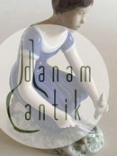 Bing og Grøndahl Pige med skovl Figur No. 2356