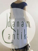 Bing & Grøndahl Figur af Kvinde der foder Høns No 2220