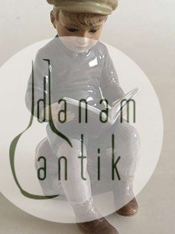 Dahl Jensen Figur Læsende Dreng No 1096