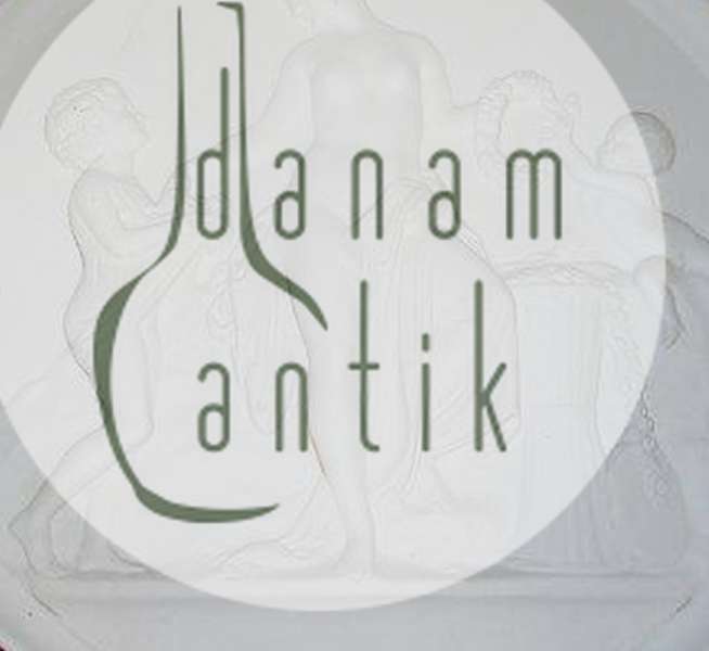 Bing &amp; Grondahl Biscuit Plate Childhood and Spring No 116。根据索瓦尔德森1836年在罗马的原作复制。尺寸为29厘米