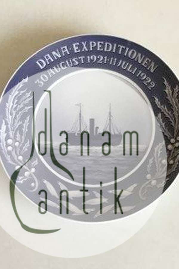 Royal Copenhagen Mindeplatte fra 1922 RC-CM217 Dana Expeditionen