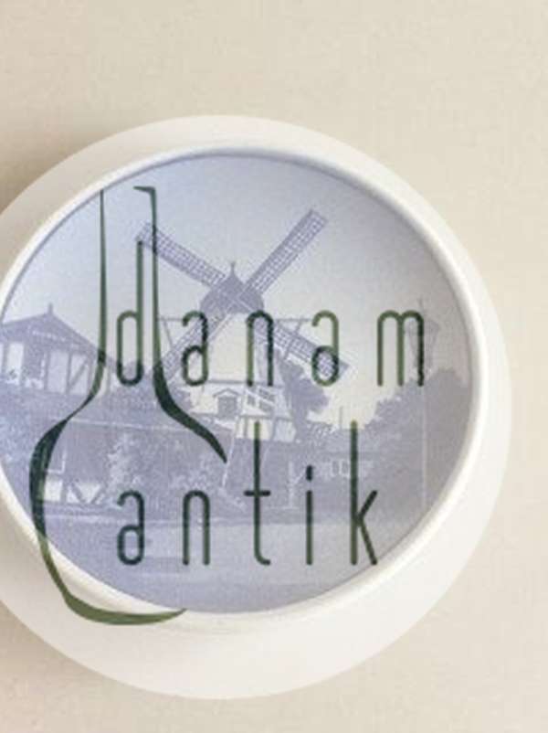 Royal Copenhagen 2010 Plaquette No 304 Vindmølle "Solvang"