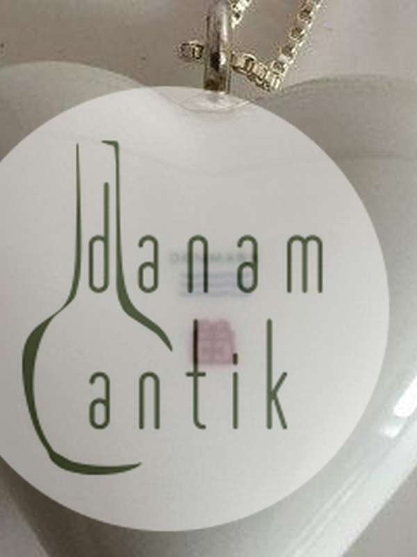 Royal Copenhagen Sterling Sølv Halskæde med Hvidt Hjertevedhæng af Porcelæn.