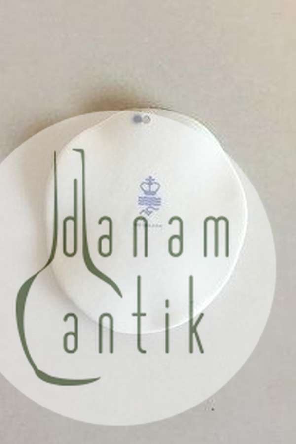 Royal Copenhagen Vedhæng af porcelæn med gulddekoration. Designet af Nils Thorson