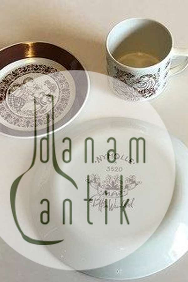 Bjørn Wiinblad, Nymølle Maj Månedskop med underkop No 3513 og kagetallerken No 3520