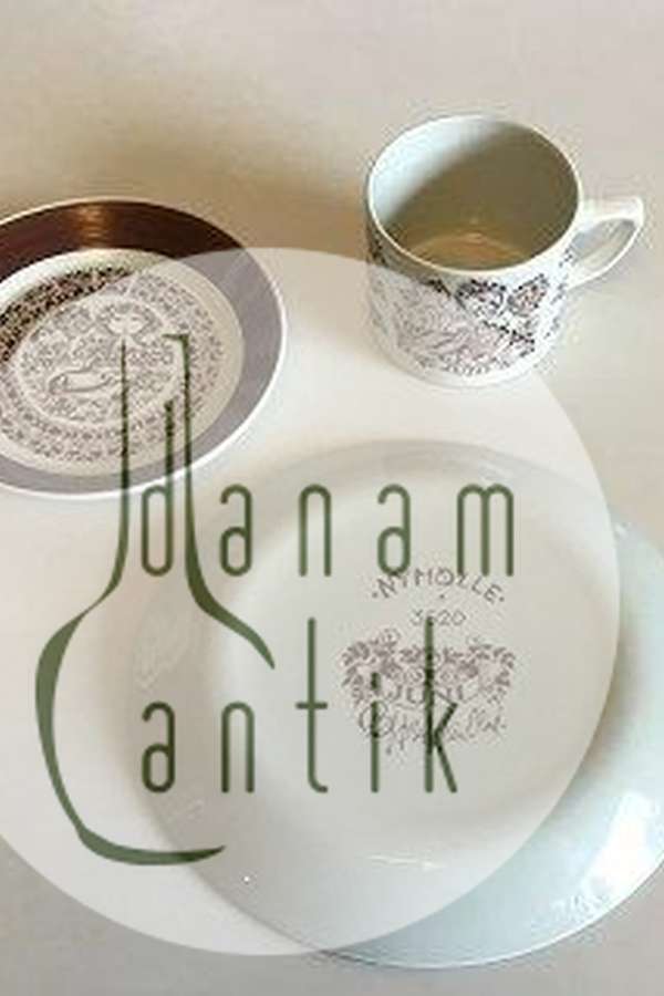 Bjørn Wiinblad, Nymølle Juni Månedskop med underkop No 3513 og kagetallerken No 3520