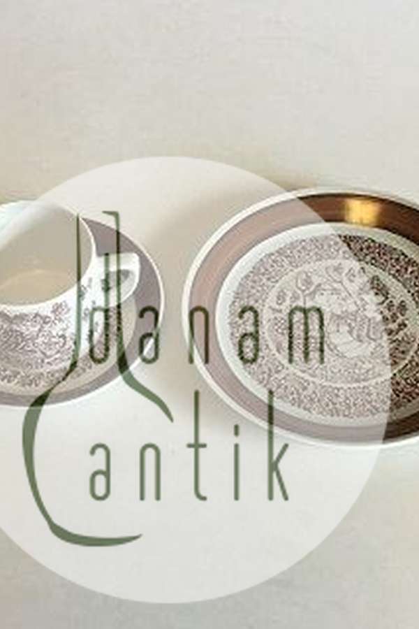 Bjørn Wiinblad, Nymølle August Månedskop med underkop No 3513 og kagetallerken No 3520